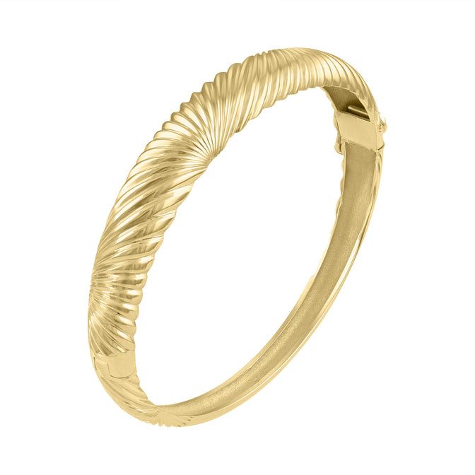 Yellow gold fluted bangle.
